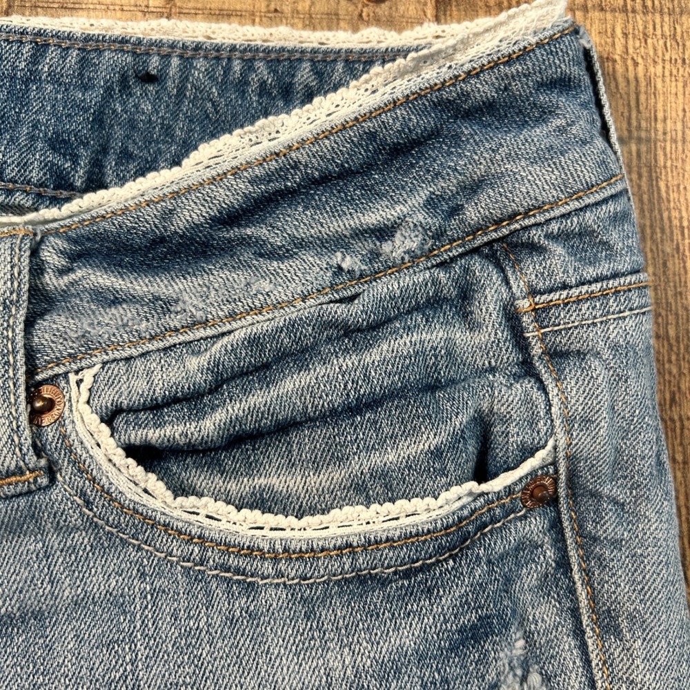 American Eagle Blue Crochet Lace Trim Distressed Denim Cut Off Jean Shorts 10 - Picture 4 of 8